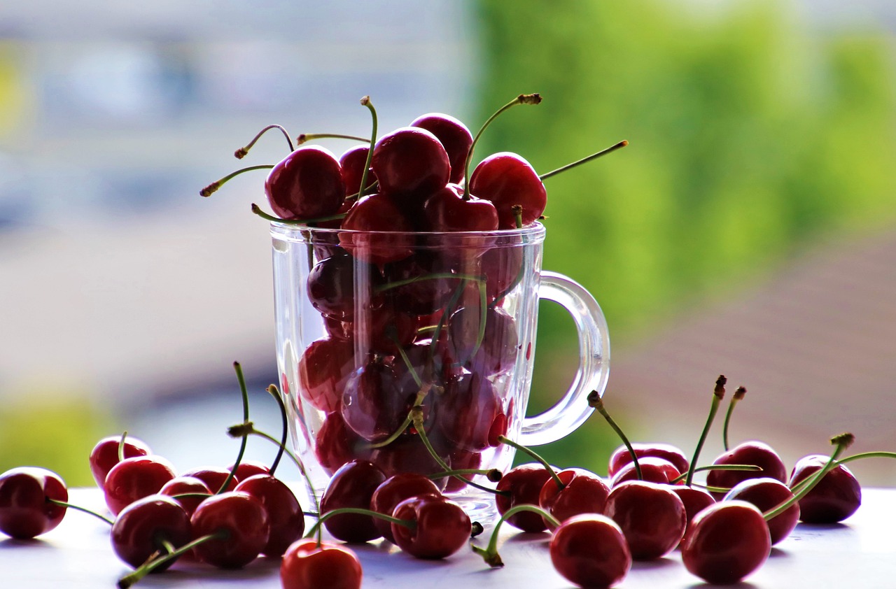 How does lifestyle behaviour increase the risk of chronic diseases?